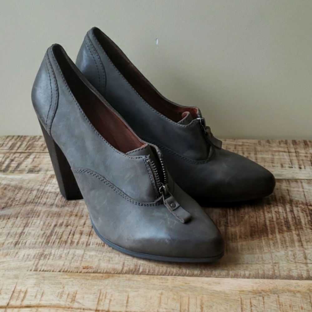 Women's heeled leather booties